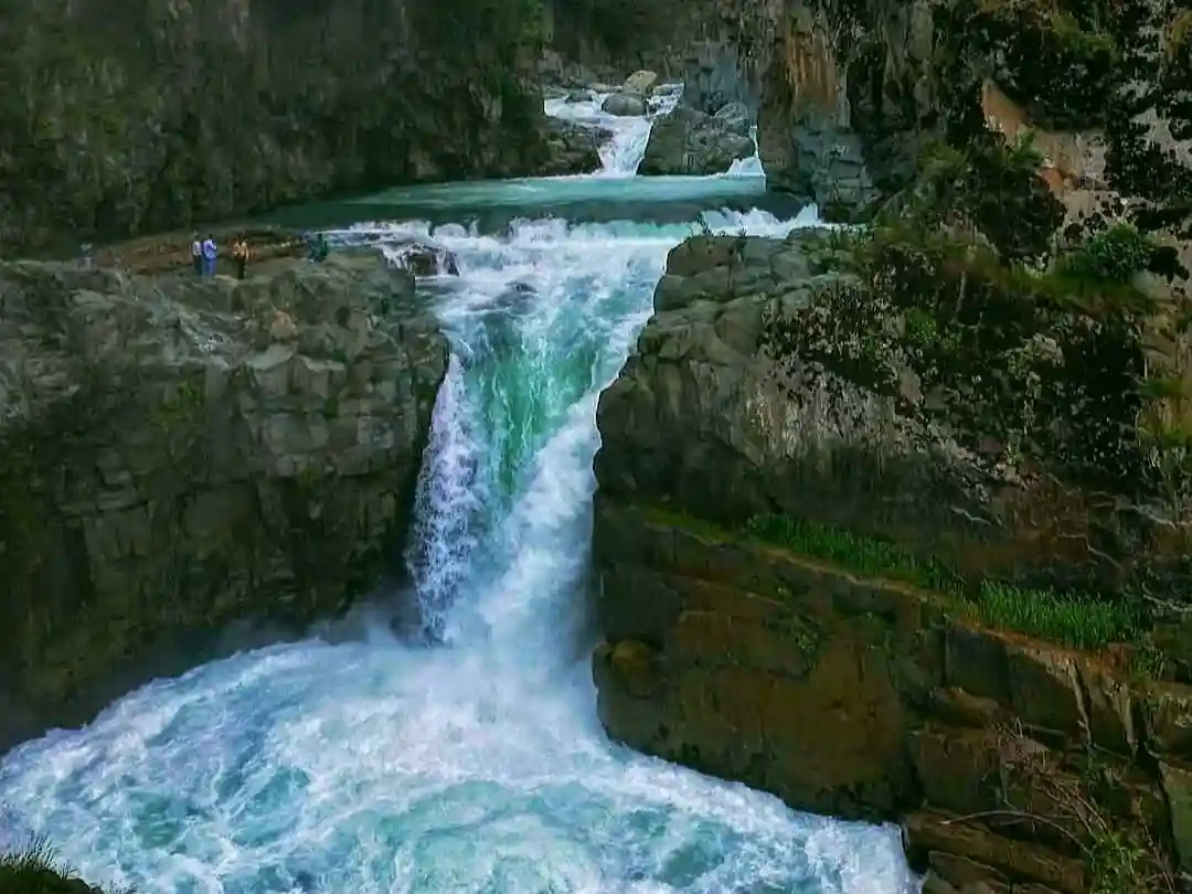 Aharbal Waterfall Kashmir: Trek Guide & Tips