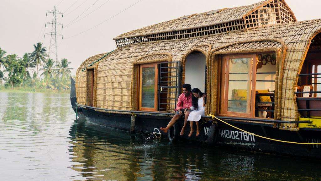 Alleppey Honeymoon: Backwaters, Houseboats & Canal Dreams