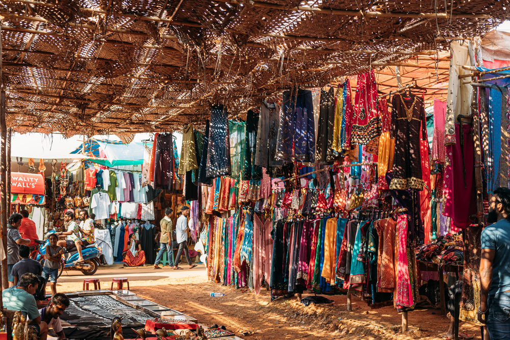 Anjuna Flea Market Goa: Timings, Bargaining Tips & What to Buy