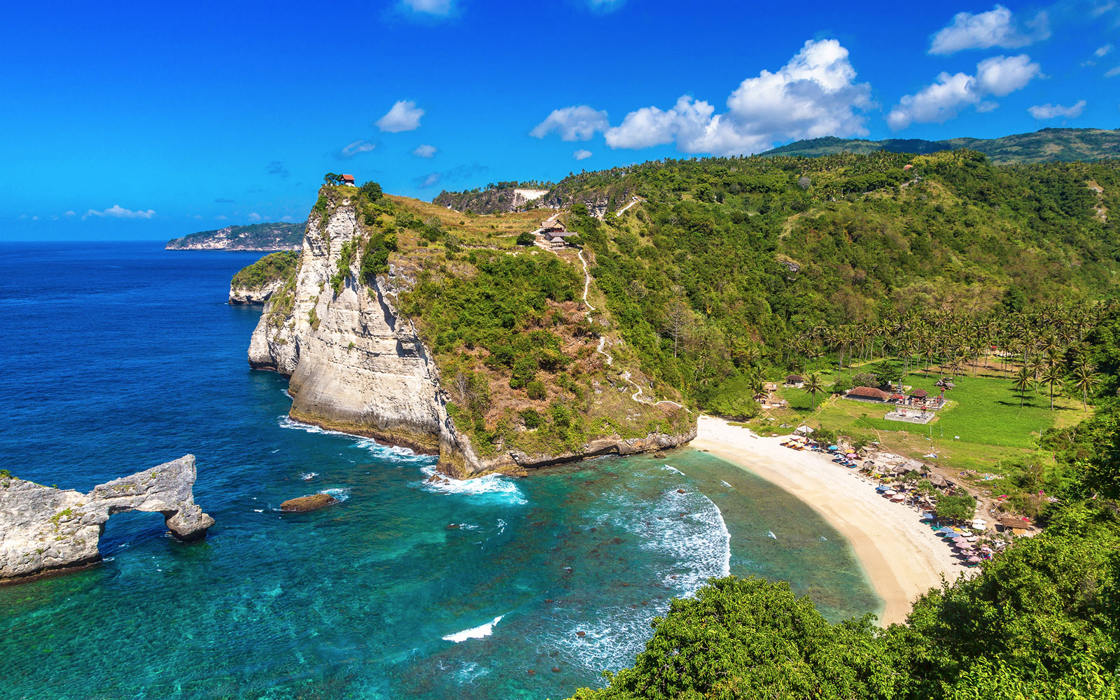 Atuh Beach Bali: Cliff Views, Access Route & Visit Timing