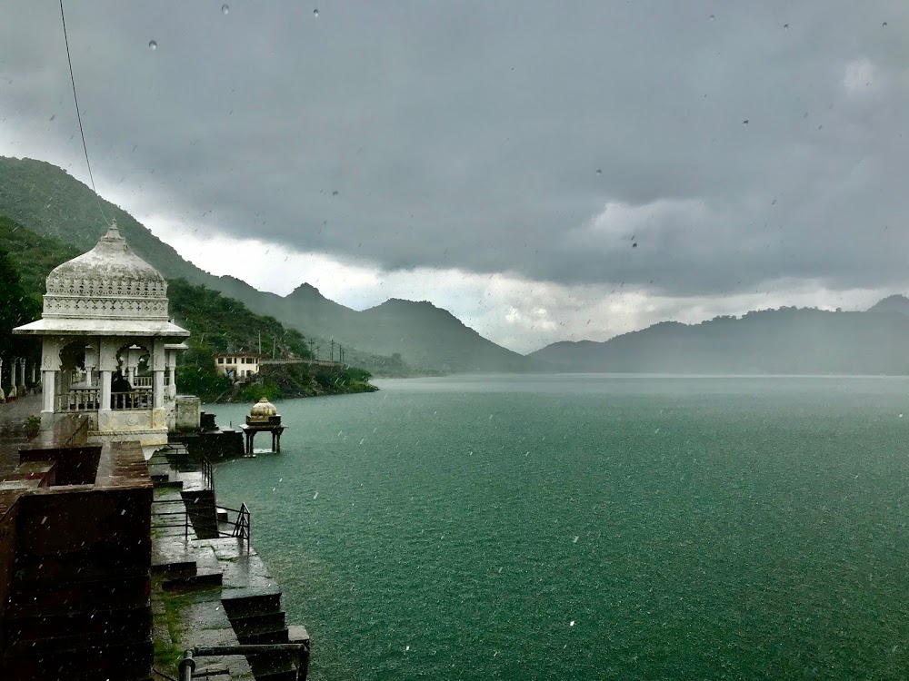 Badi Lake Udaipur: Sunset Views, Route & Best Time