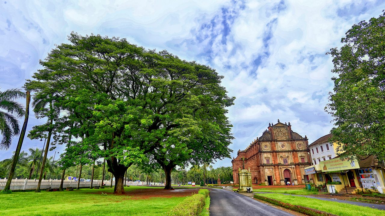 Basilica of Bom Jesus Goa: History, Timings and Tips