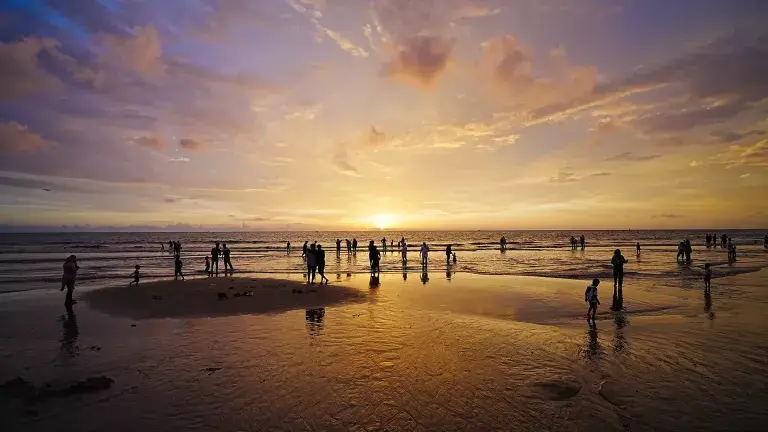 Beaches in Kozhikode: Sunset Views, Heritage & Local Food