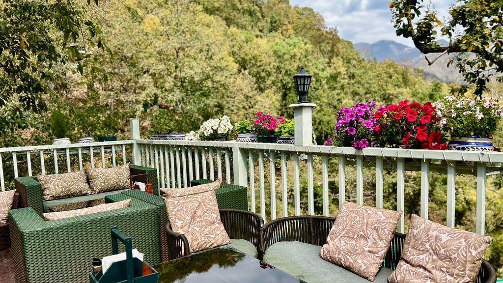 Best Cafes in Nainital: Lake Guide, Timing and Tips