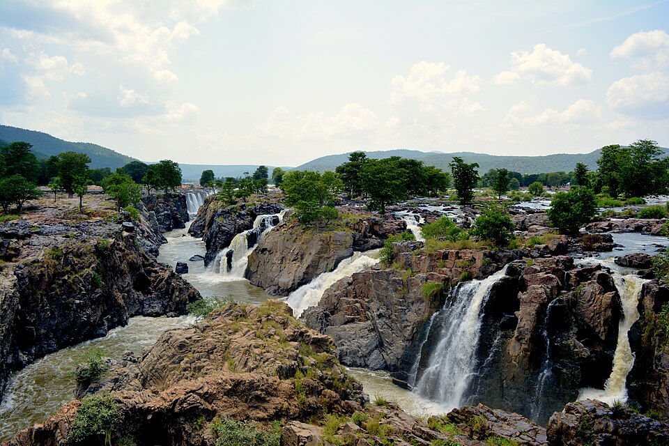 Best Time to Visit Hogenakkal Falls: Water Flow, Season & Safety