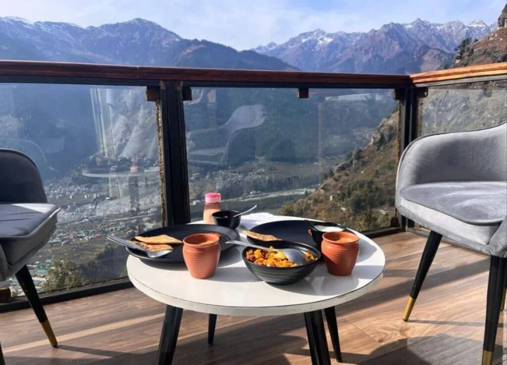 Best Cafes in Old Manali: Riverside Vibes, Coffee & Live Music