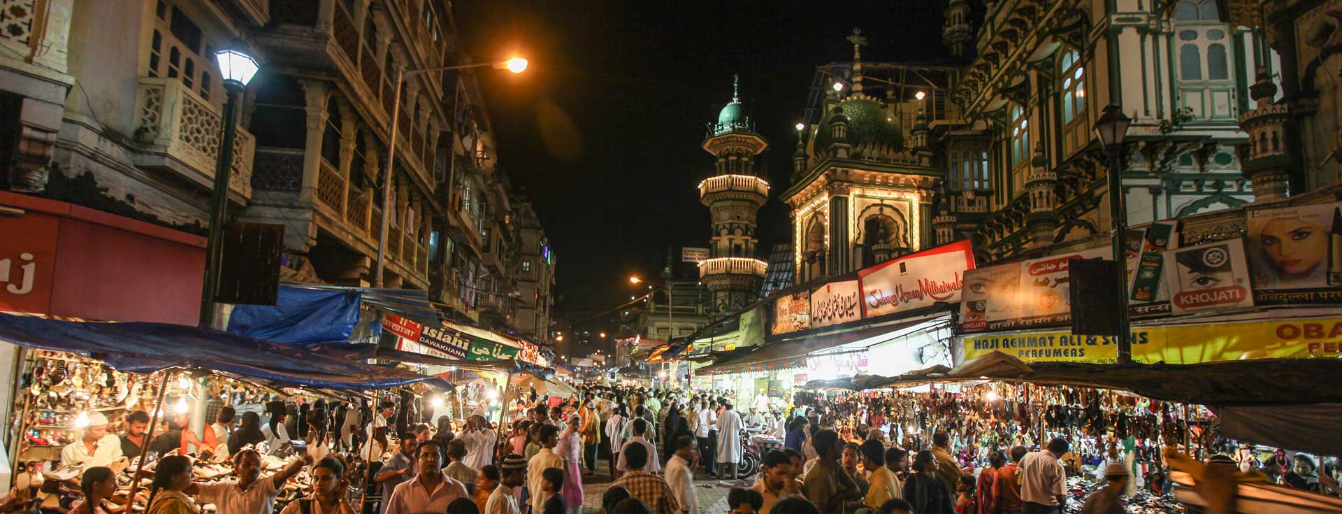 Chor Bazaar Mumbai: Timings, Vintage Finds & Bargaining Tips