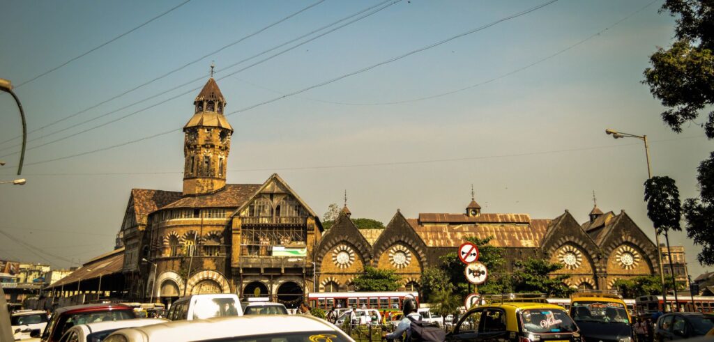 Crawford Market Mumbai: Heritage Shopping, Timings & Product Sections