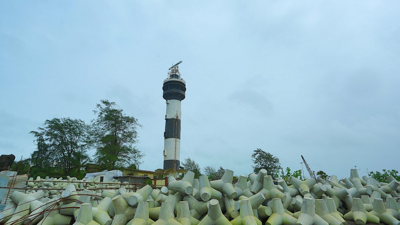 Daman Lighthouse: Route, Timings & Best Sea-View Points