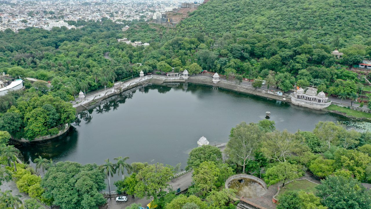 Doodh Talai Lake Udaipur: Garden, Musical Fountain & Ropeway Views