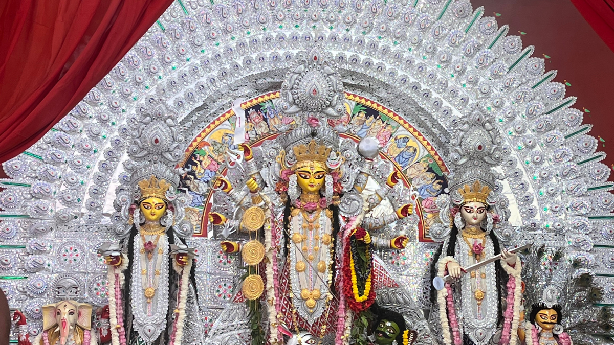 Durga Puja Pandals in Delhi: Top Locations, Timings & Crowd Tips
