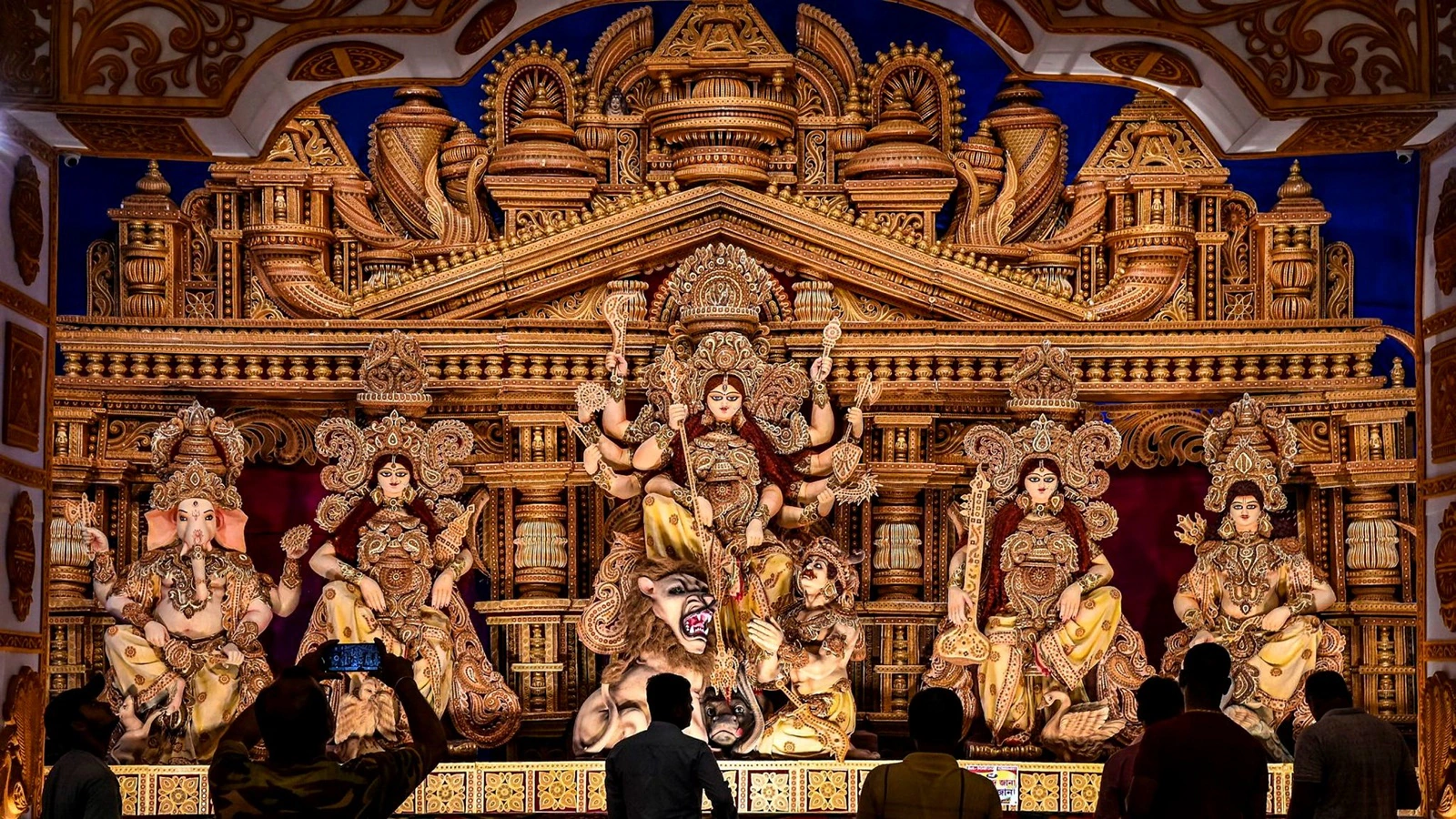 Durga Puja Pandals in Kolkata: 30+ Famous Pandals, Routes & Complete Guide 2026
