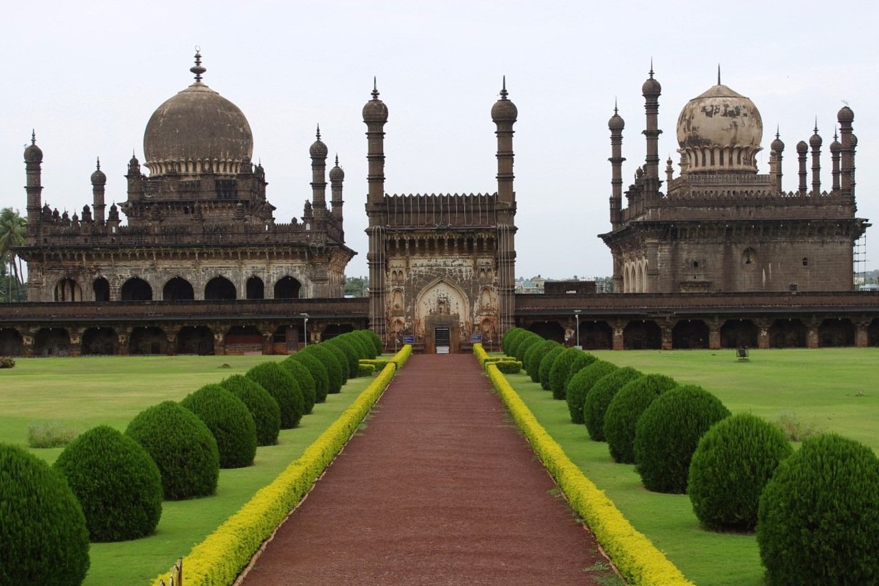 Famous Places to Visit in Bijapur: 15 Historic Attractions