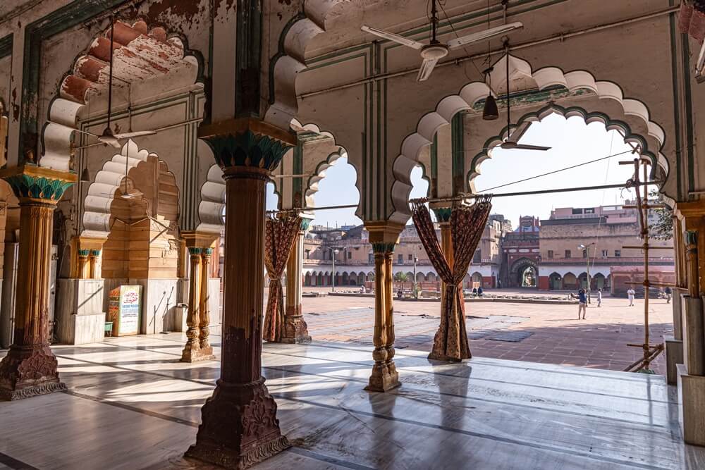 Fatehpuri Masjid Delhi: History, Prayer Timings & Visitor Tips
