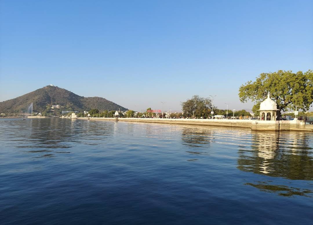 Fateh Sagar Lake Udaipur: Boating Fees, Timings & Sunset Spots
