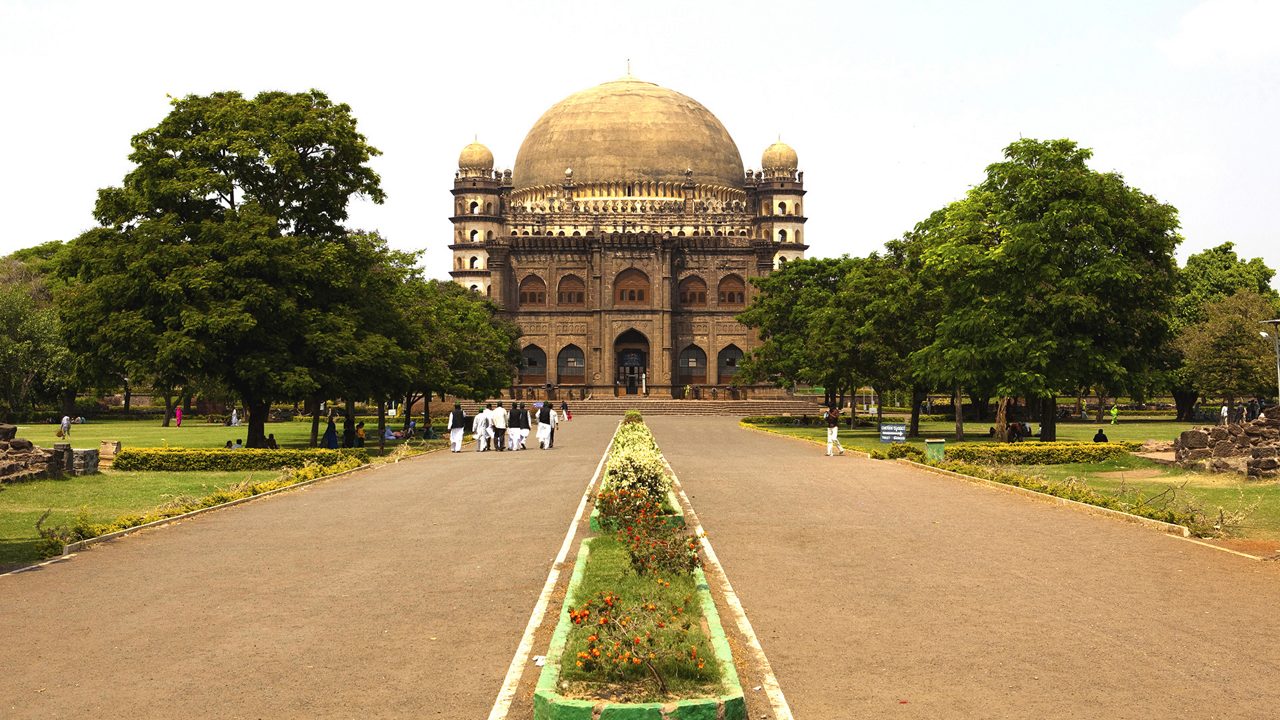 Gol Gumbaz Bijapur: Whispering Gallery & Adil Shahi Architecture