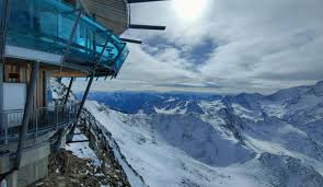 Highest Altitude Restaurant in the World: Dining Above the Clouds