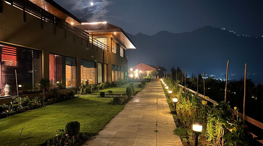 Best Hotels in Srinagar: Luxury to Budget