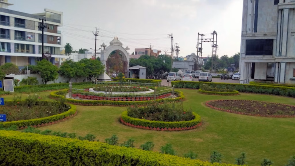 ISKCON Temple Indore: Darshan Timings, Temple History & Visitor Info