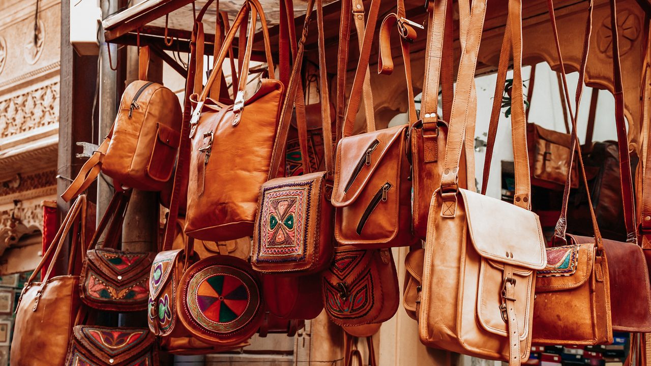 Jaisalmer Shopping Spots: Local Markets, Souvenirs & Price Tips