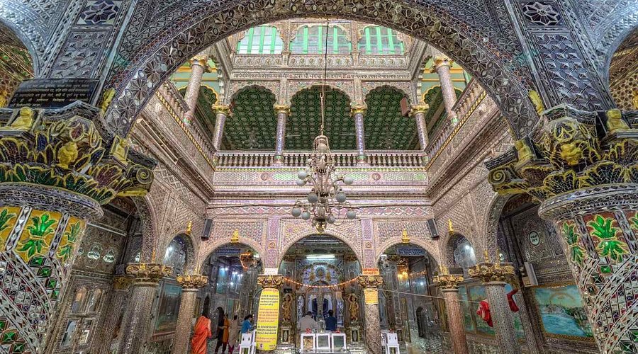 Kanch Mandir Indore: Timings, Mirror Architecture & Visitor Details