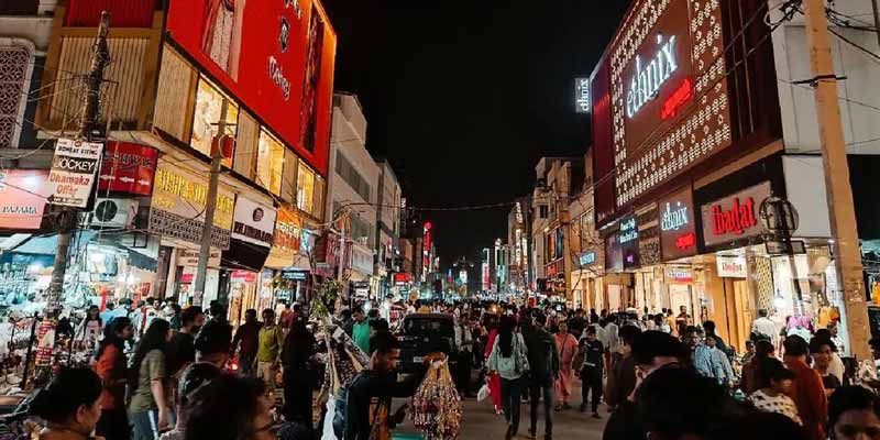 Karol Bagh Delhi: Market Lanes, Food Stops & Metro Exits