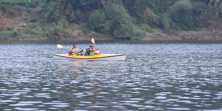 Kayaking in Kerala: Backwater Routes, Pricing & Best Time