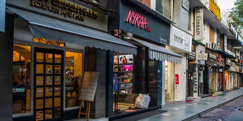 Khan Market Delhi: Best Restaurants, Cafes & Shopping Picks