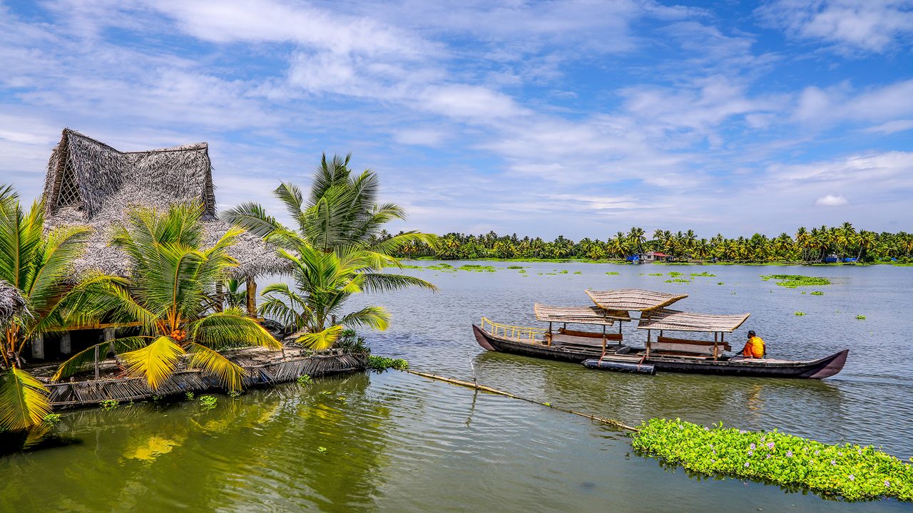 Kumarakom Backwaters: Houseboat Routes, Prices & Booking Tips