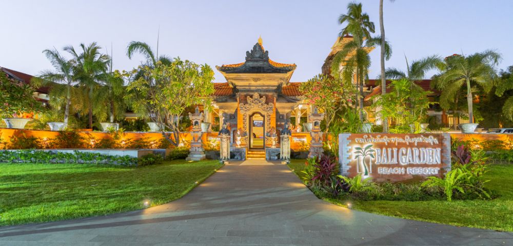 Kuta Beach Bali: Surfing, Sunset Spots & Beach Activities