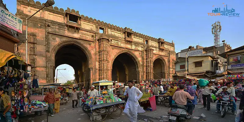 Lal Darwaza Market Ahmedabad: Shopping Guide, Timings & What to Buy