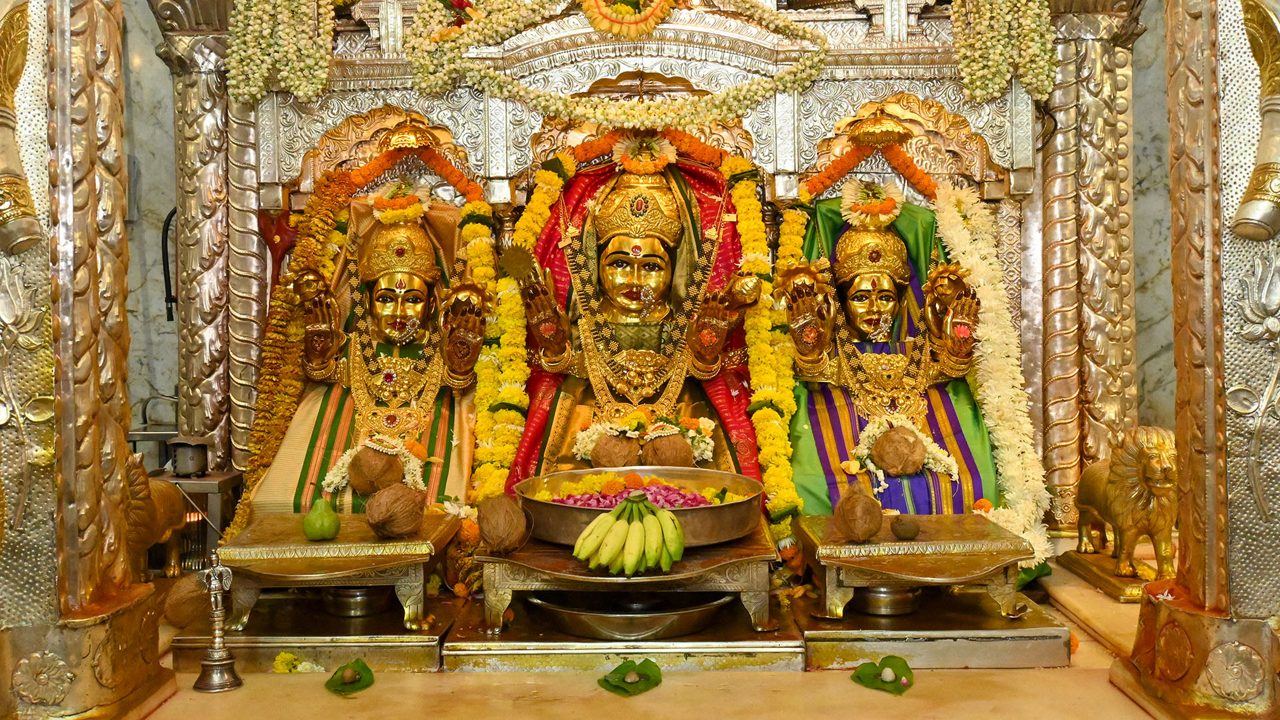 Mahalakshmi Temple Mumbai: Timings, Darshan & Nearby Attractions