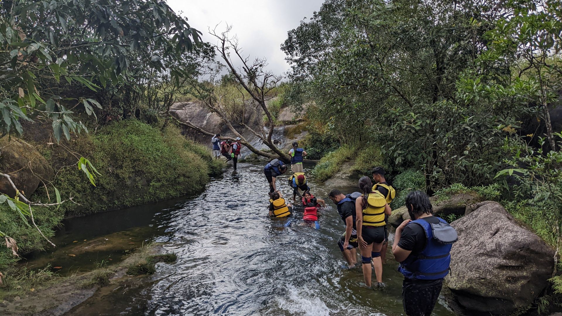 Mawlyngbna Split Rock Meghalaya: Trek Route & Local Experience