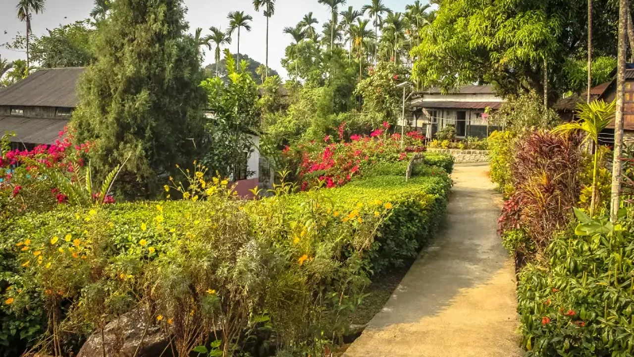 Mawlynnong Village Meghalaya: Clean Village Experience, Route & Stay