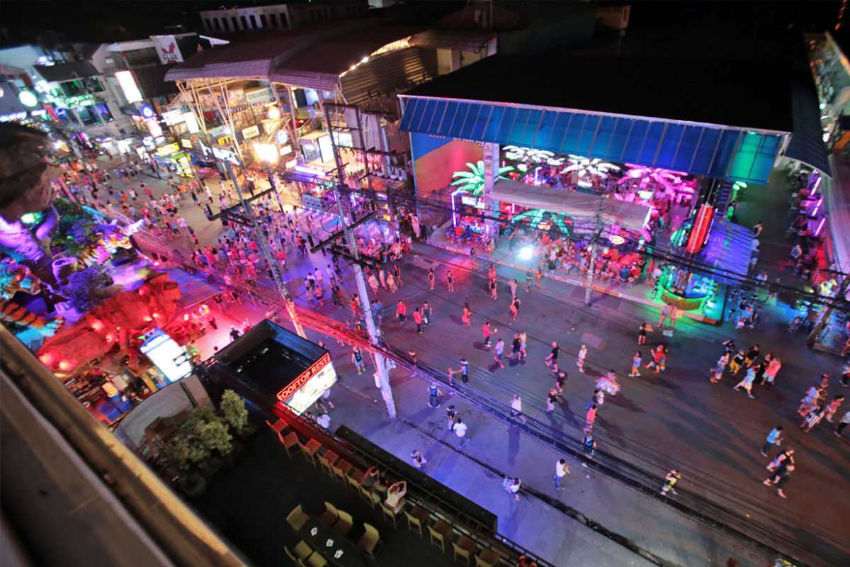 Nightlife in Krabi: Ao Nang Bars & Night Markets