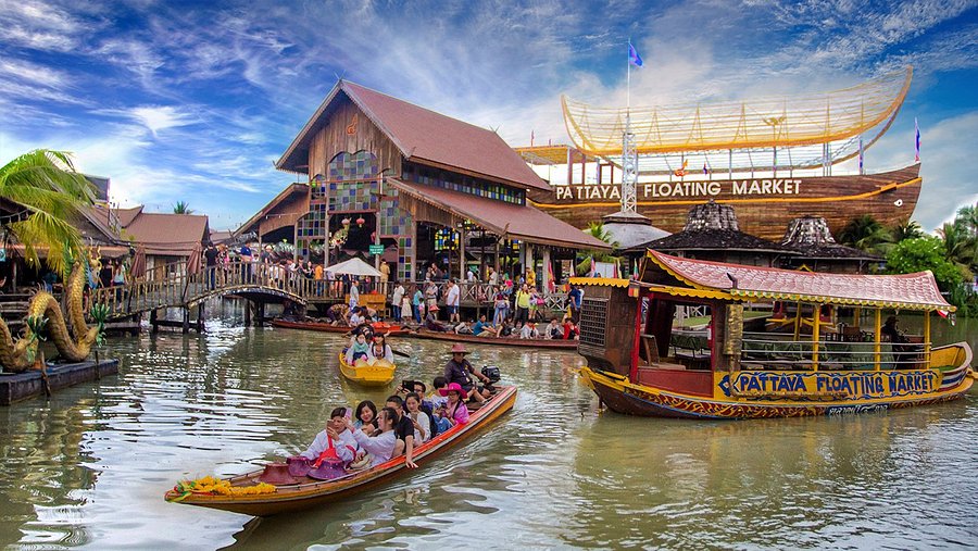 Pattaya Floating Market: Timings, Entry Fee & Boat Ride