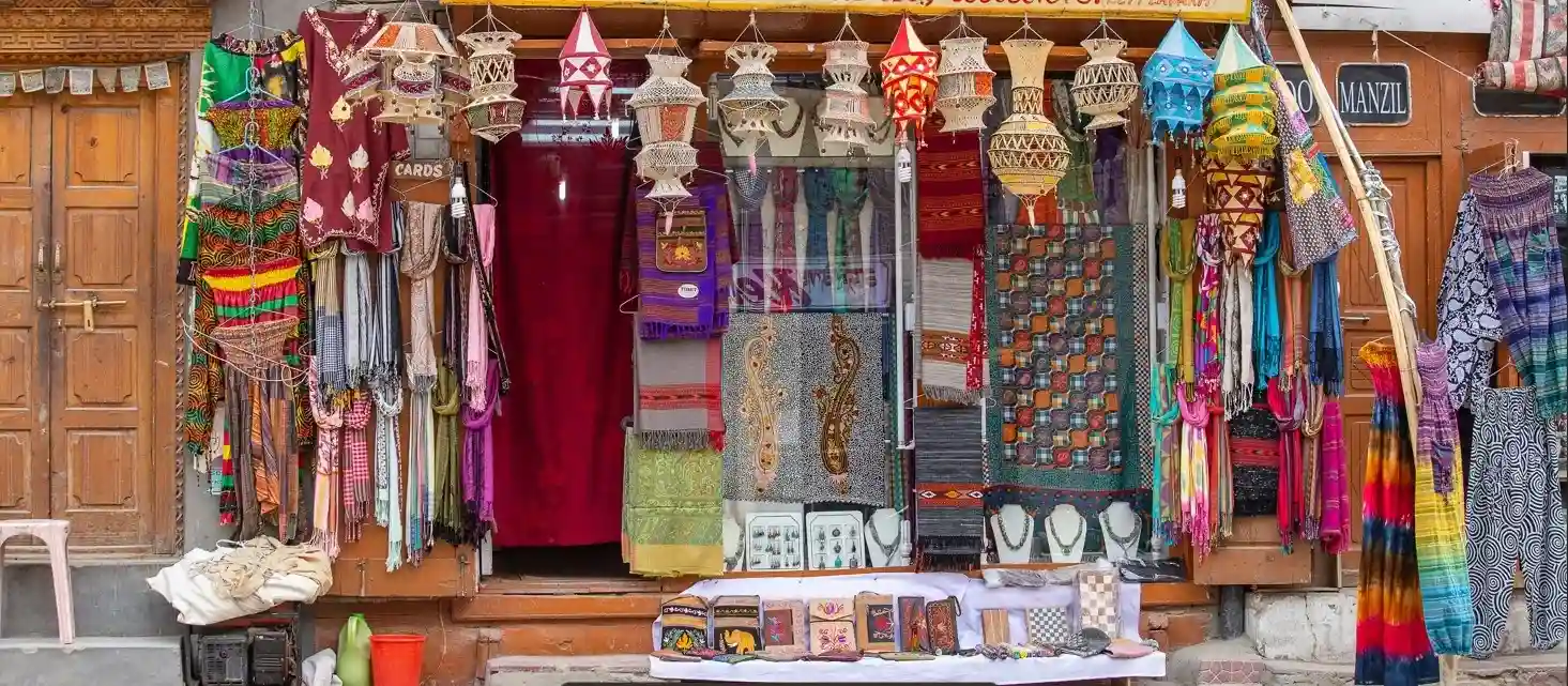 Shopping in Kashmir: Srinagar Markets, Pashmina & Handicraft Picks