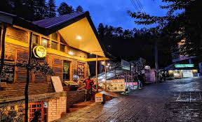 Places to Eat in Manali: Cafes, Himachali Food & Riverside Dining