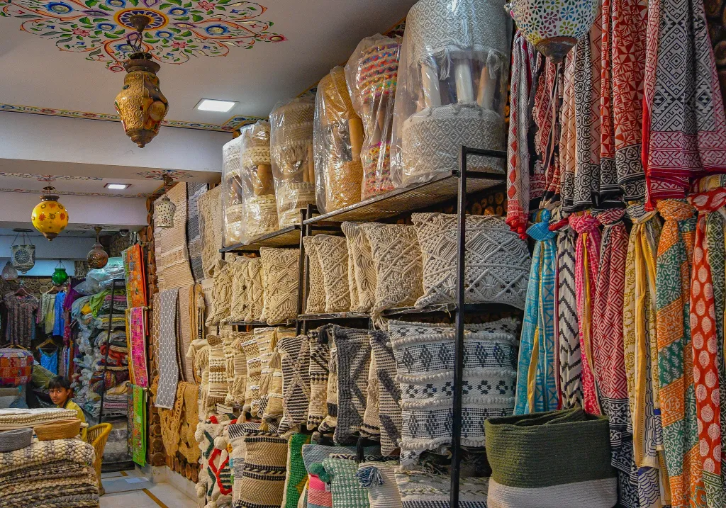 Places to Shop in Pushkar: Handicrafts, Silver Jewelry & Market Timings