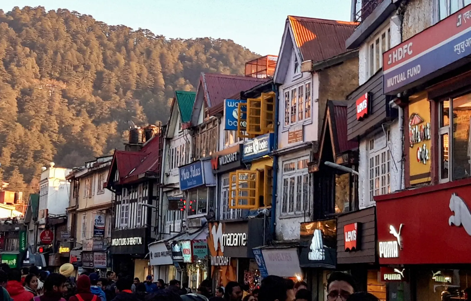 Places to Shop in Shimla: Mall Road, Lakkar Bazaar & Local Products