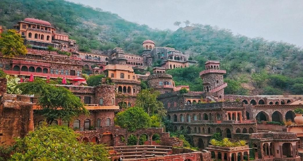 Best Places to Visit in Delhi: Monuments, Markets & Day Plans