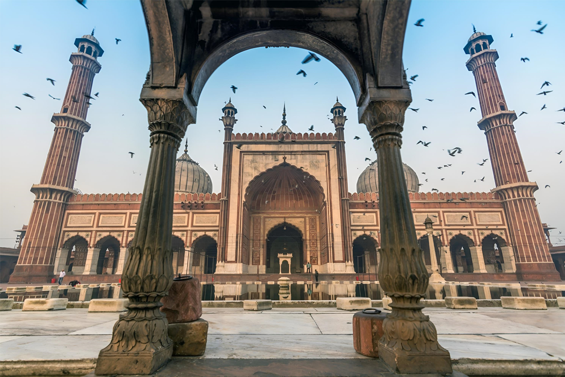 Places to Visit in Old Delhi: Heritage Walk, Food Lanes & Markets