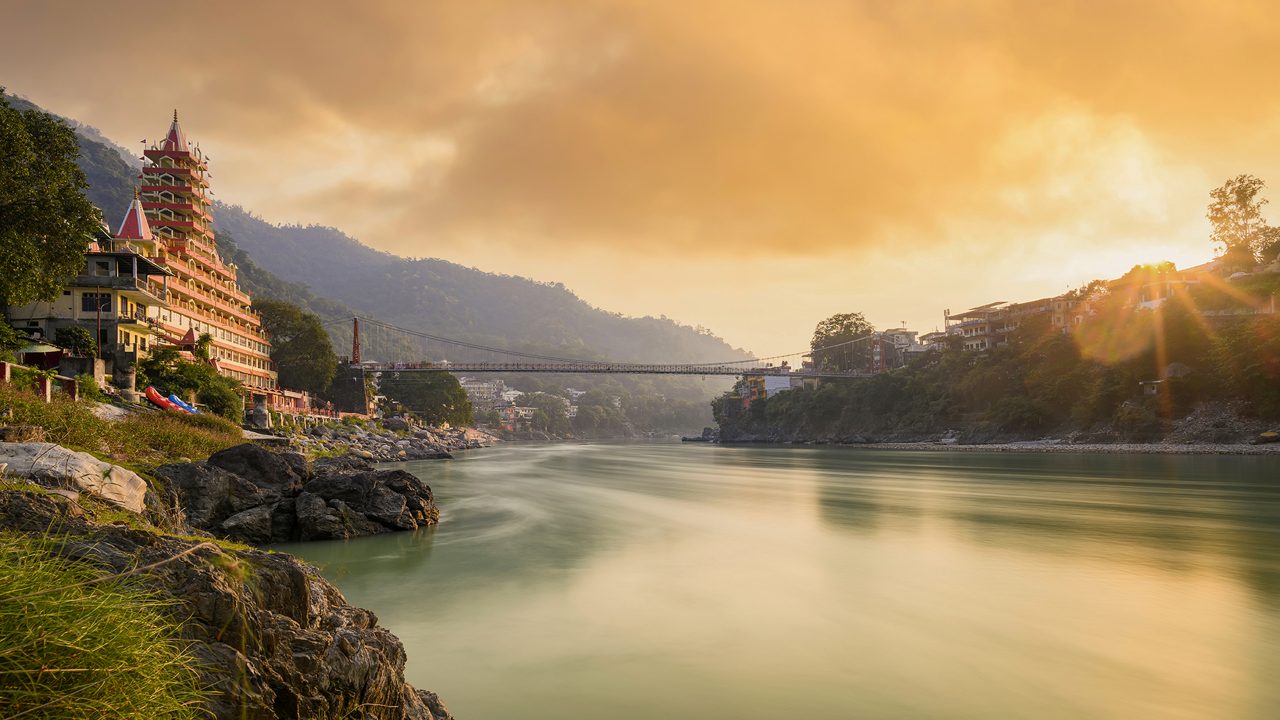 Rishikesh One-Day Itinerary: Ghats, Cafes & Adventure Stops