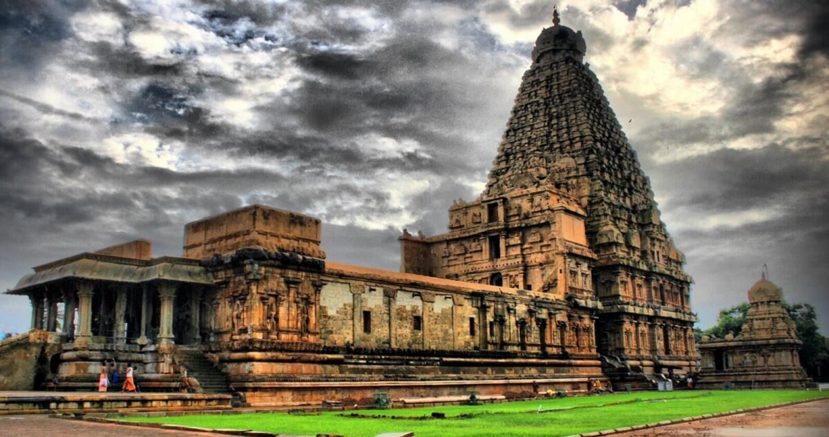 Places to Visit in Thanjavur: Temples, Palaces & Day Excursions