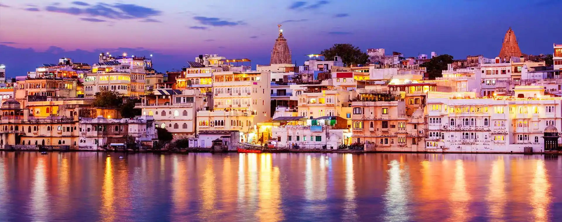 Places to Visit Udaipur at Night: City Palace & Lakes