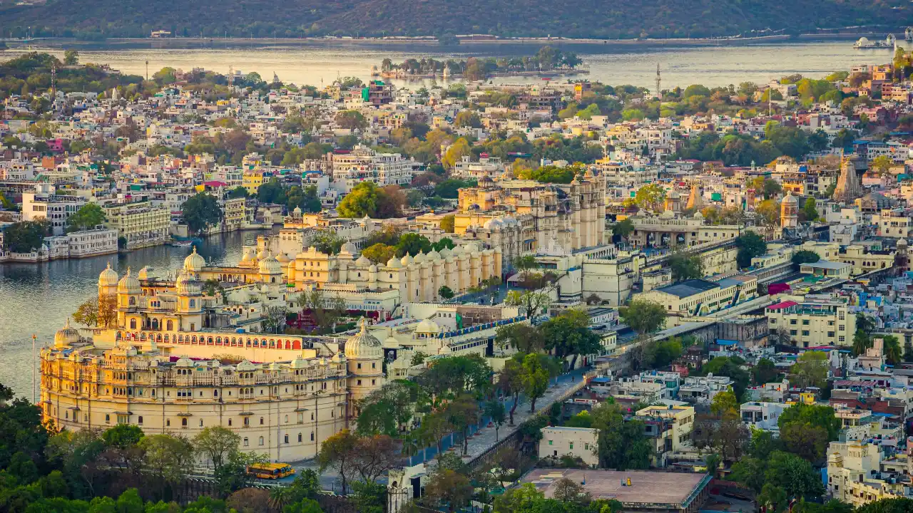 Places to Visit in Udaipur: Lakes, Palaces & Sunset Points