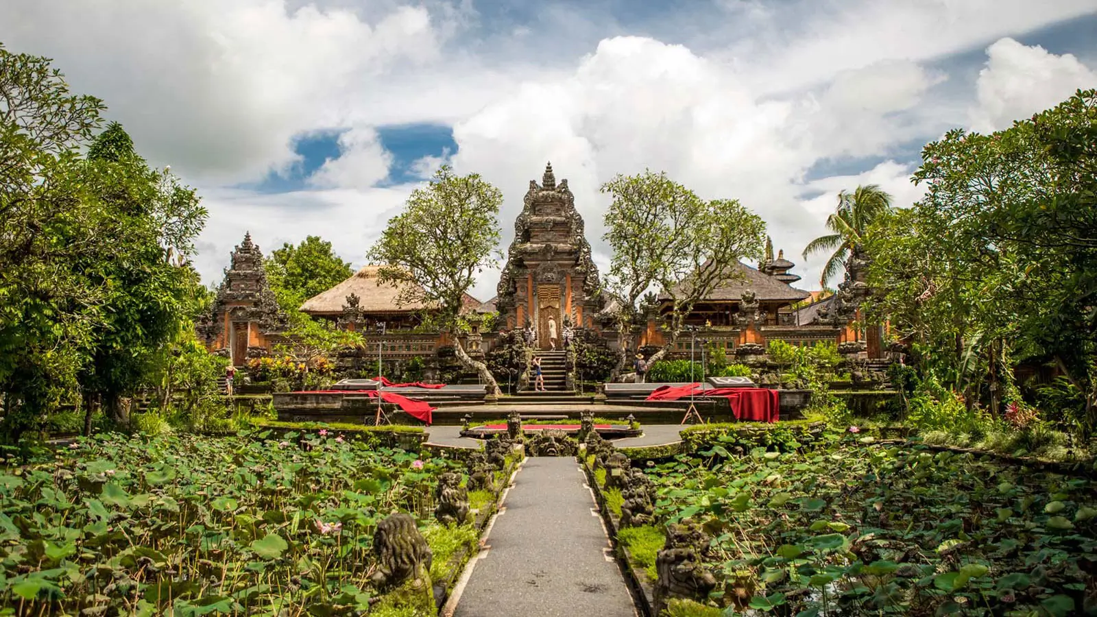 Pura Taman Saraswati Temple Bali: Ubud Lotus Temple, Timings & Entry
