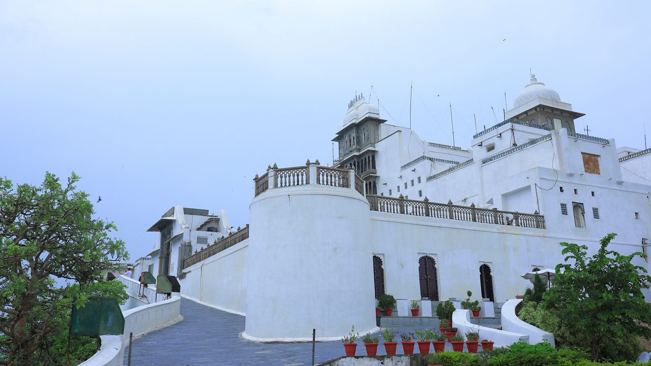 Sajjangarh Fort Udaipur: Sunset Views, Timings & Route Plan