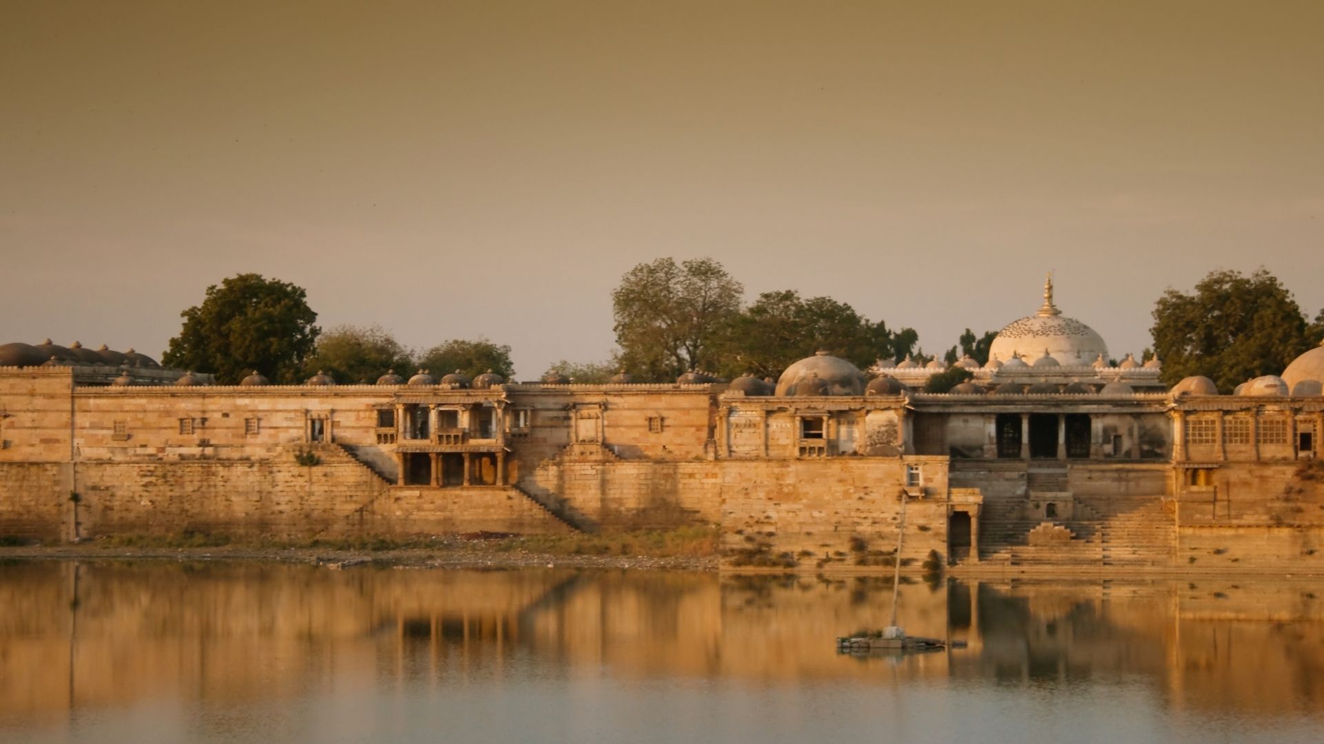 Sarkhej Roza Ahmedabad: History, Architecture & Visit Planning