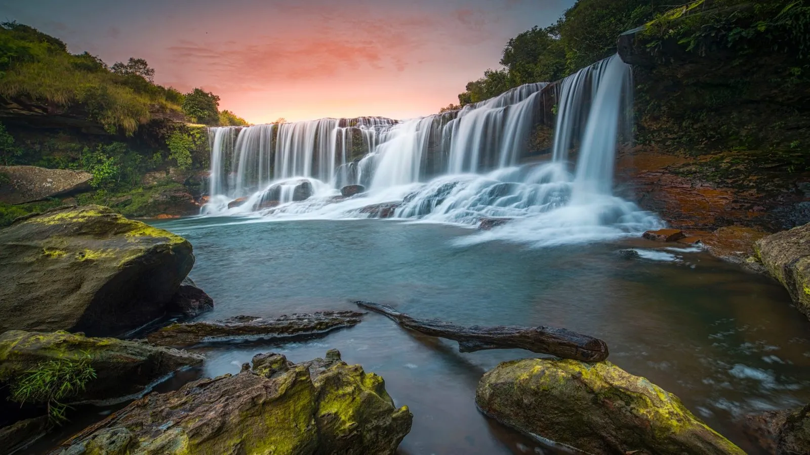 Scenic Waterfalls in Meghalaya: Top Falls, Routes & Best Time